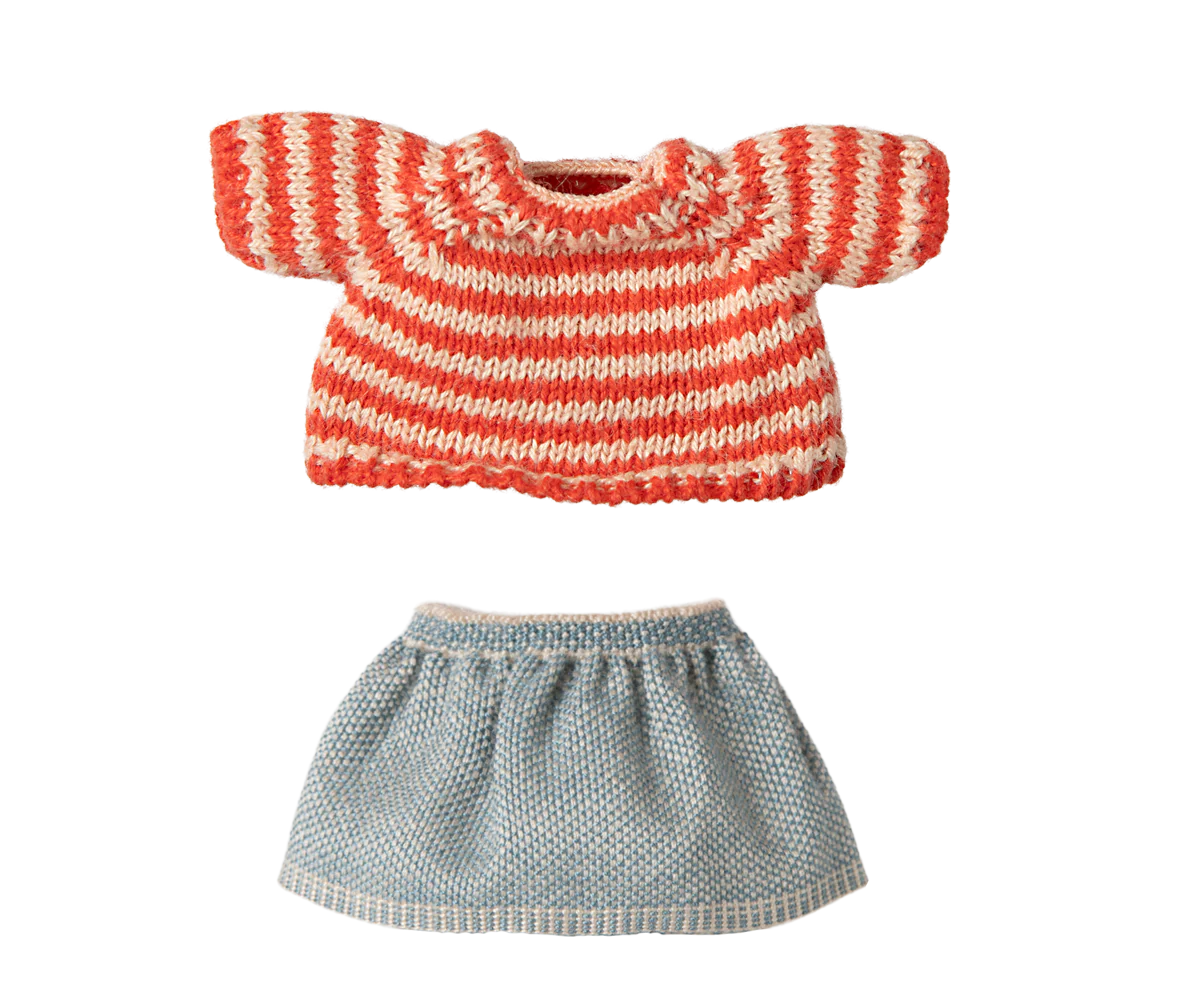 Knitted Sweater and Skirt Outfit - Big Sister Mouse