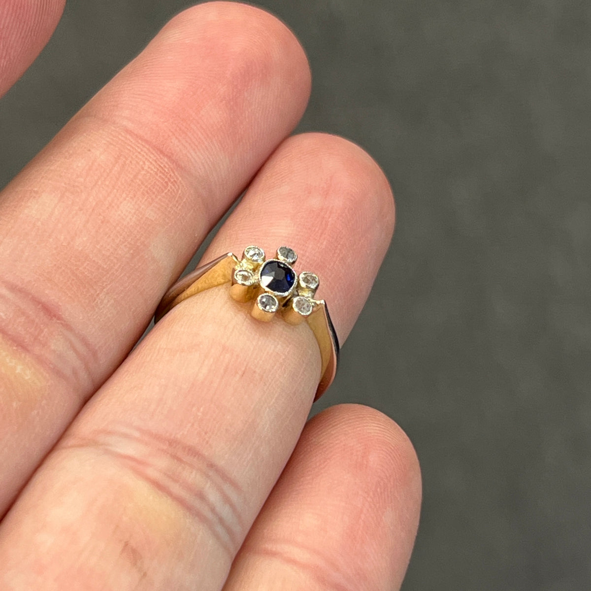 Vintage Art Deco Blue Sapphire + Diamond + 18ct White Gold Daisy Ring - Sz. 4.75