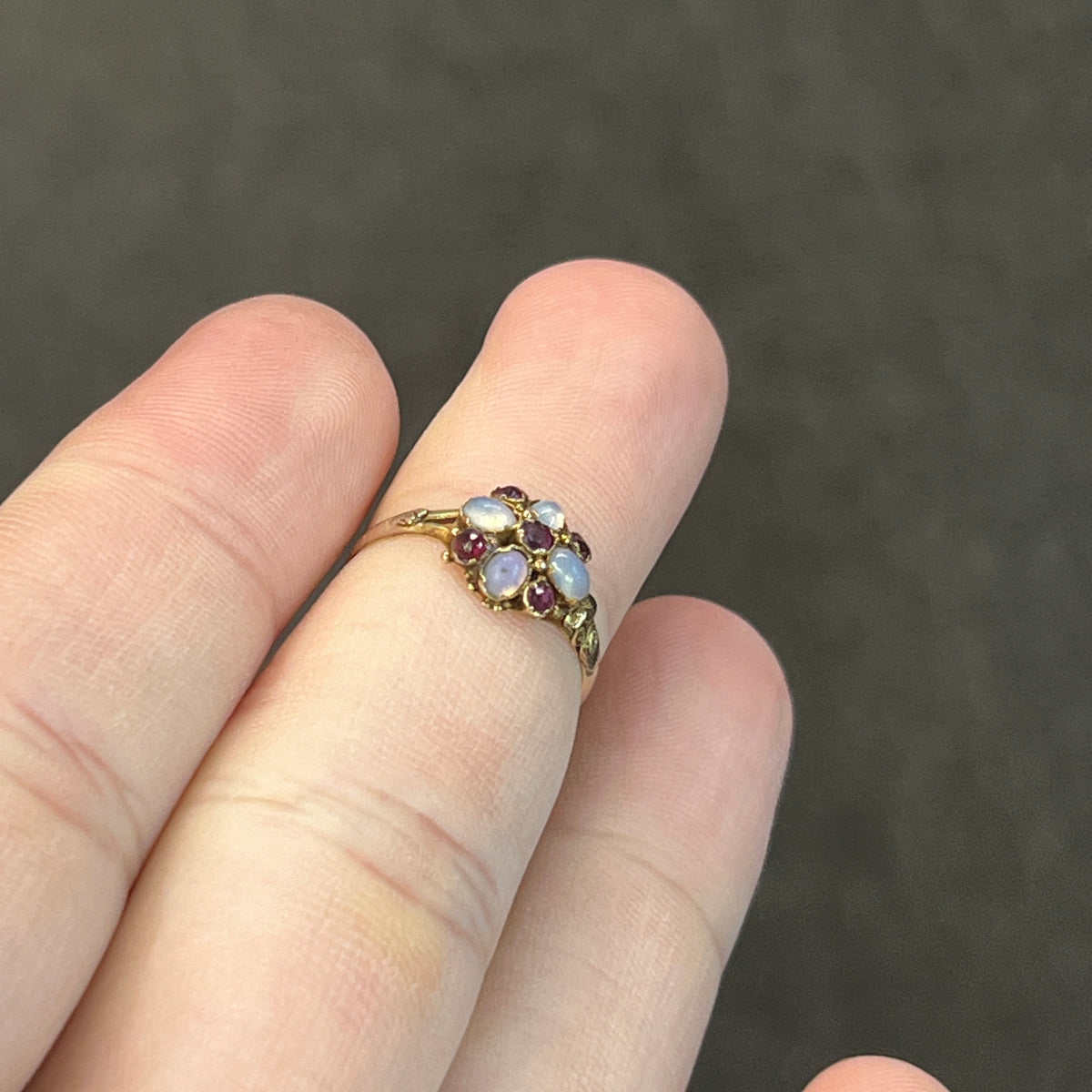 Antique Georgian Moonstone + Ruby + 12ct Yellow Gold Ring - Sz. 6.75