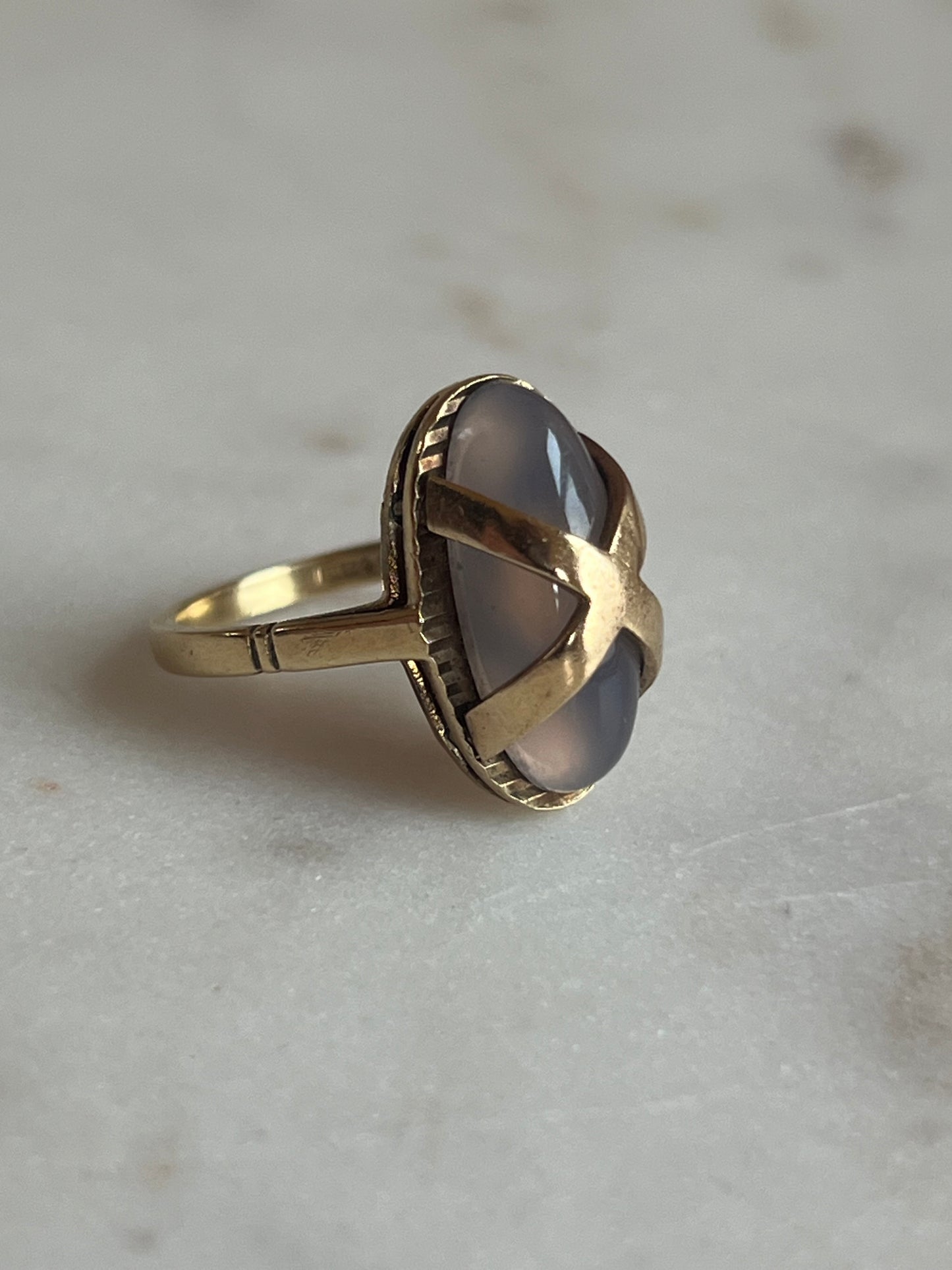 Vintage Oval Cabochon Lavender Chalcedony + 9ct. Yellow Gold Statement Ring - Sz. 7.25