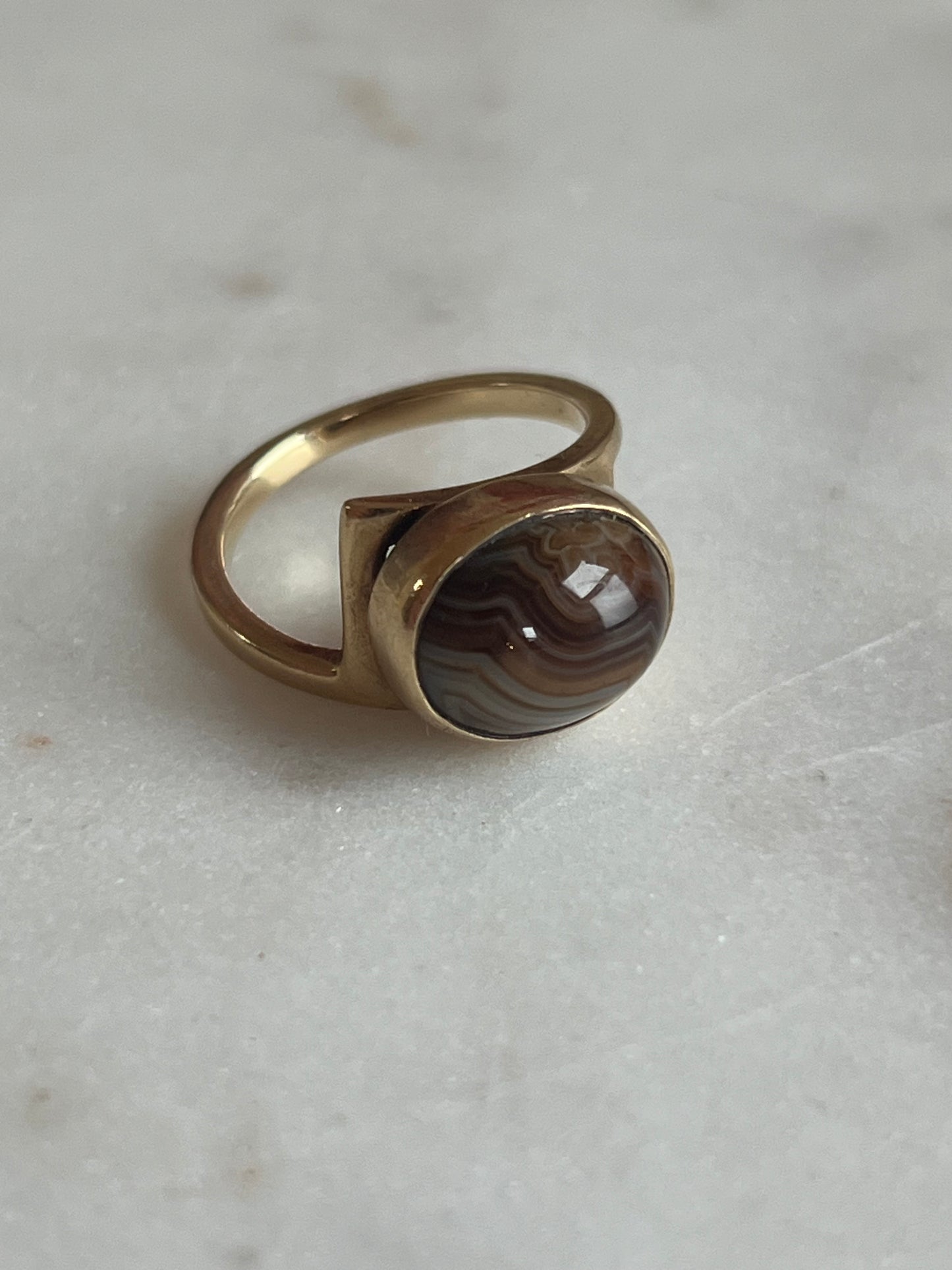 Vintage Cabochon Banded Agate + 9ct. Yellow Gold Ring - Sz. 5.25