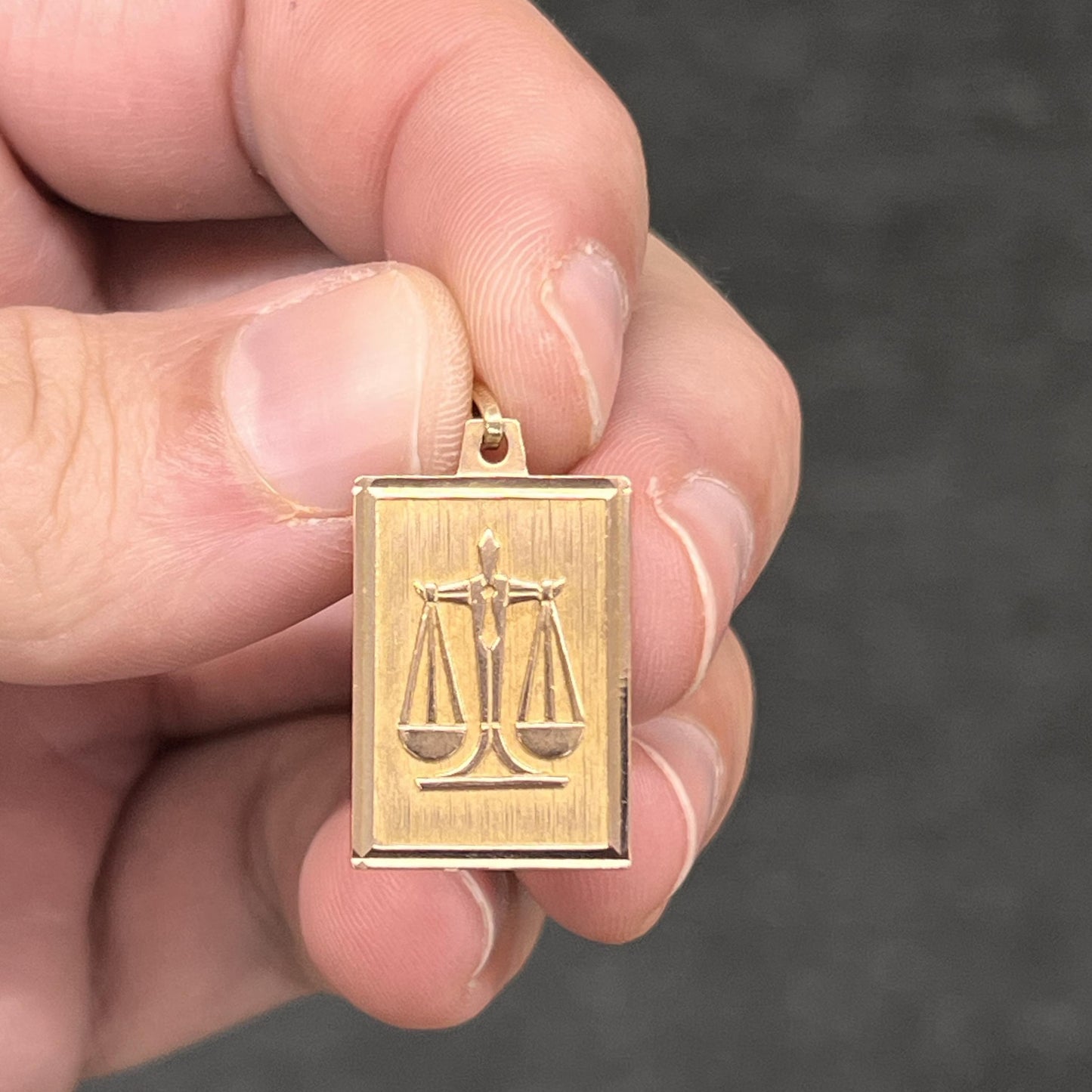 Vintage 9ct Yellow Gold Scales / Libra Pendant