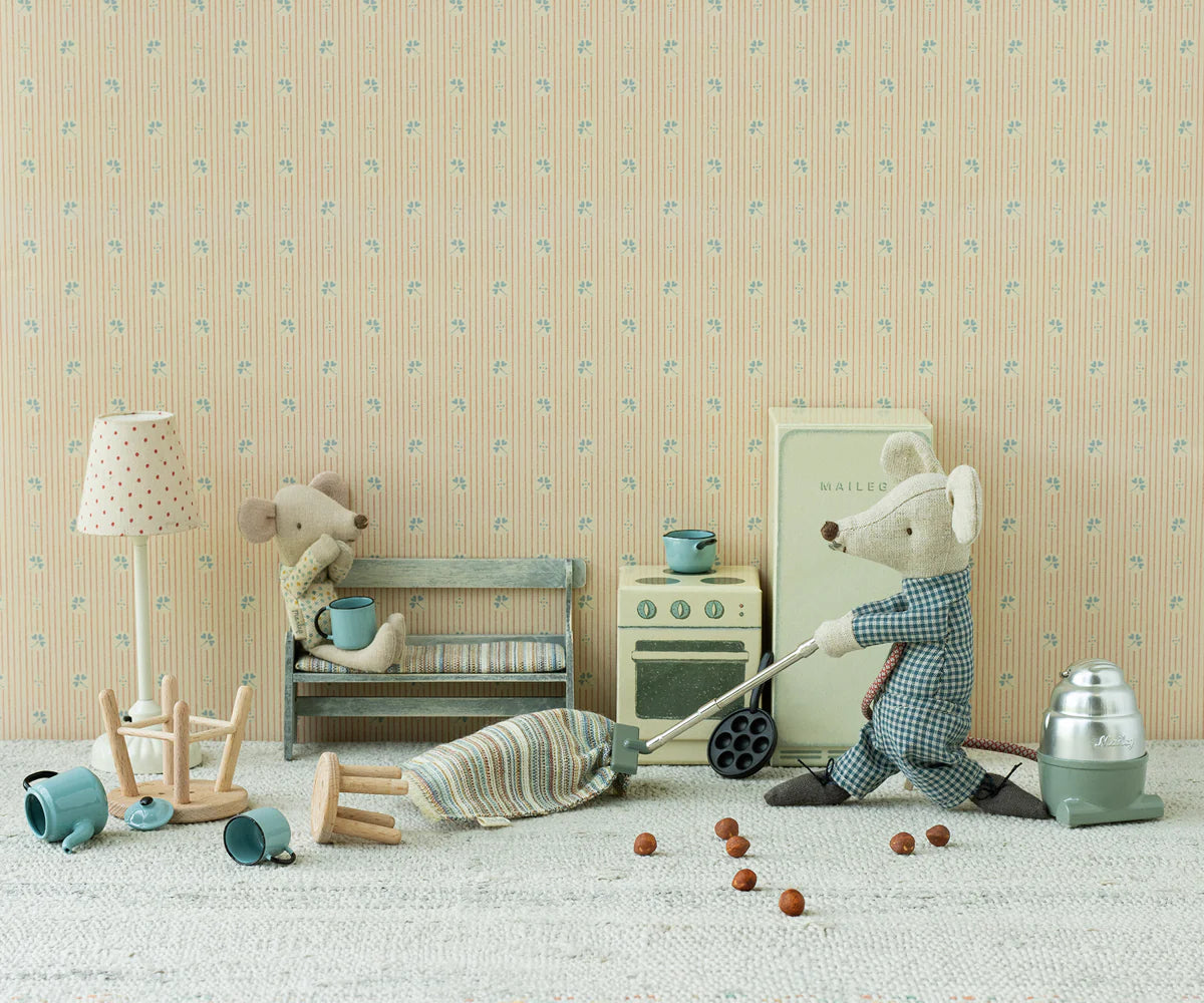 Medium Mouse Rug - Striped