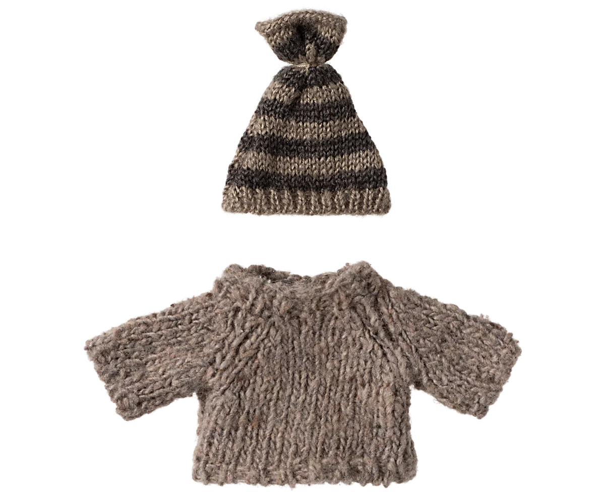Big Brother Mouse Knitter Sweater + Hat
