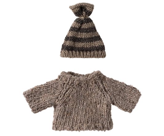 Big Brother Mouse Knitter Sweater + Hat