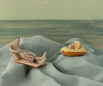 Dad Beach Mouse with Floral Air Mattress