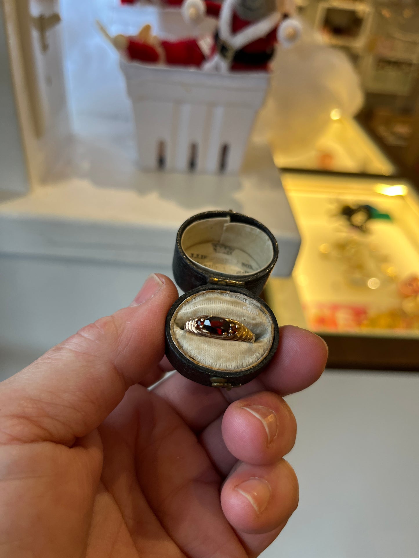 Vintage 9k Yellow Gold + Garnet Three Stone Tiered Ring - Size 6.75