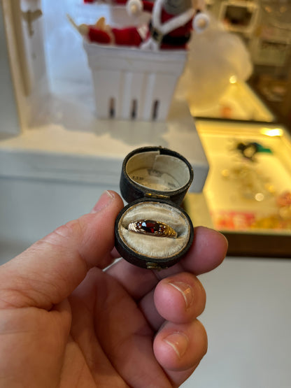 Vintage 9k Yellow Gold + Garnet Three Stone Tiered Ring - Size 6.75