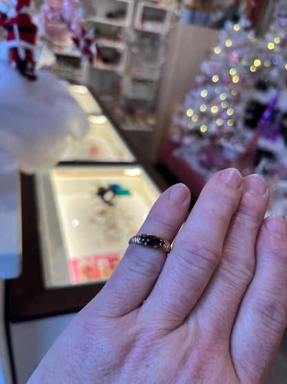 Vintage 9k Yellow Gold + Garnet Three Stone Tiered Ring - Size 6.75