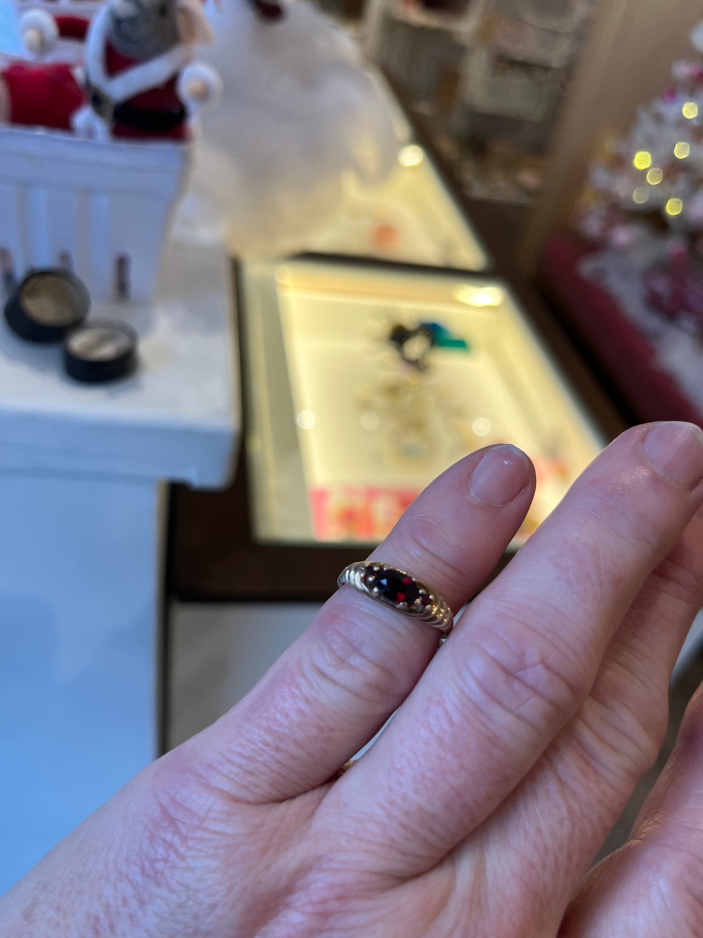 Vintage 9k Yellow Gold + Garnet Three Stone Tiered Ring - Size 6.75