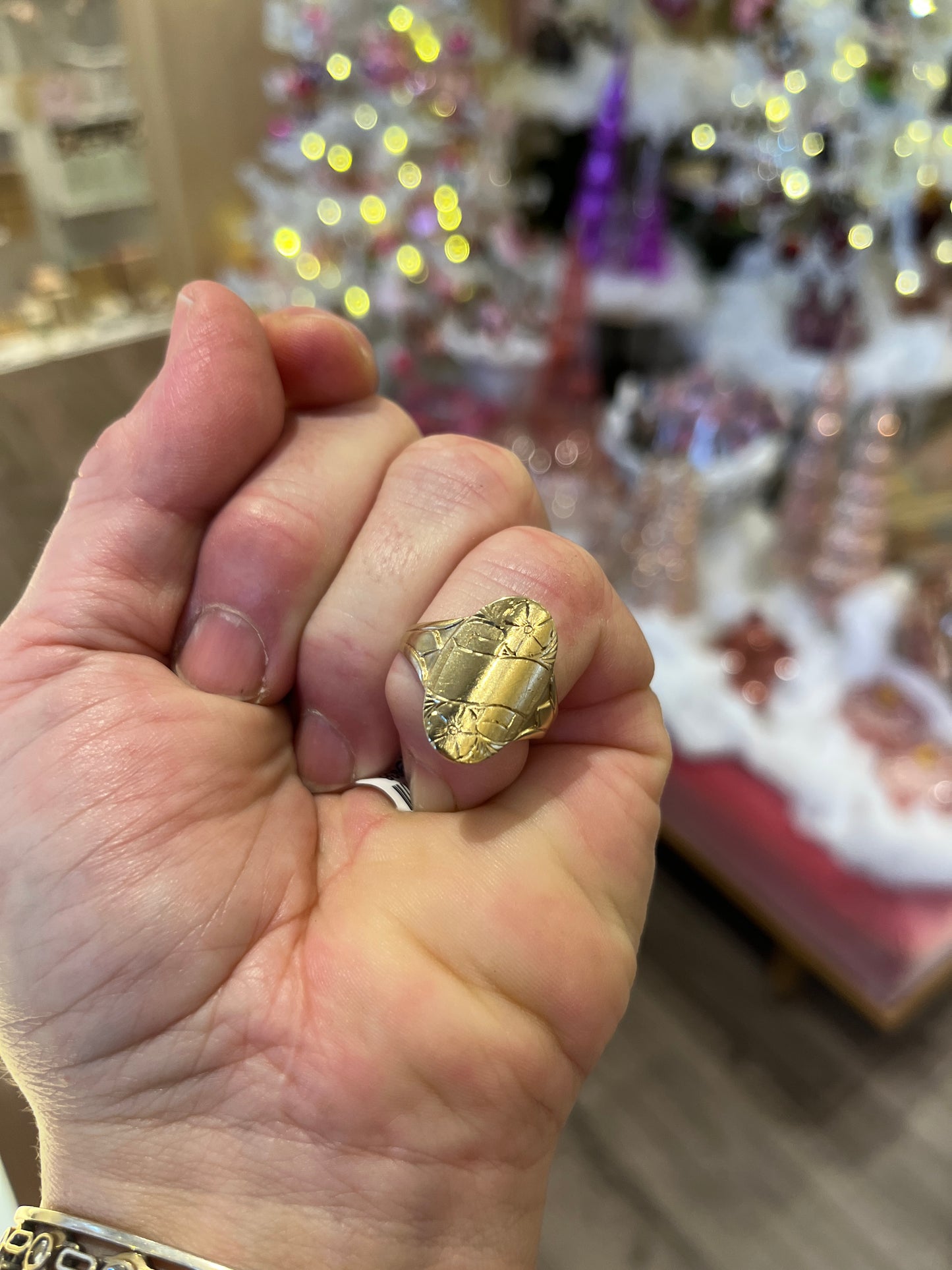 Vintage Scroll Signet Ring - 9ct Yellow Gold - Sz. 9.25