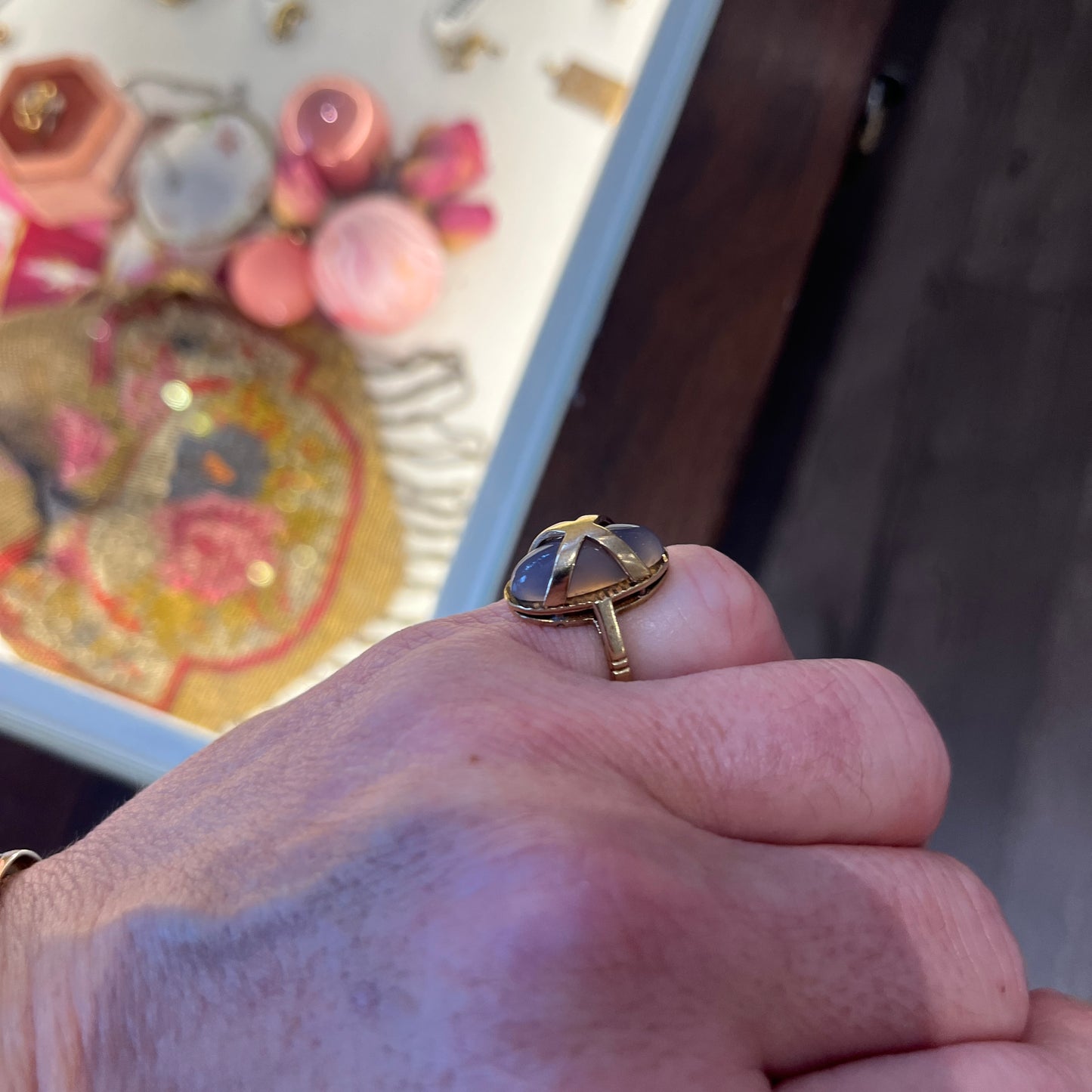 Vintage Oval Cabochon Lavender Chalcedony + 9ct. Yellow Gold Statement Ring - Sz. 7.25