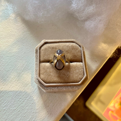 Vintage Oval Cabochon Lavender Chalcedony + 9ct. Yellow Gold Statement Ring - Sz. 7.25