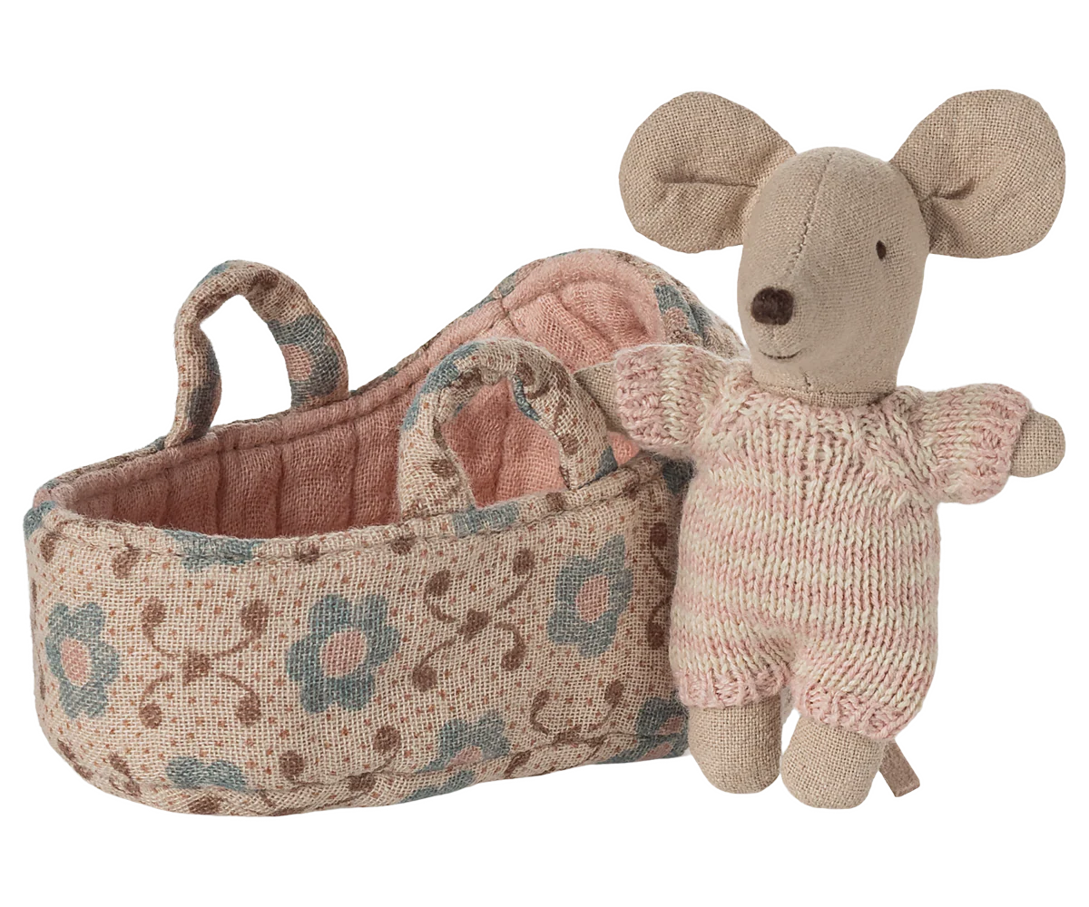 Pre-Order: Mid September - Baby Mouse in Carry Cot - Rose