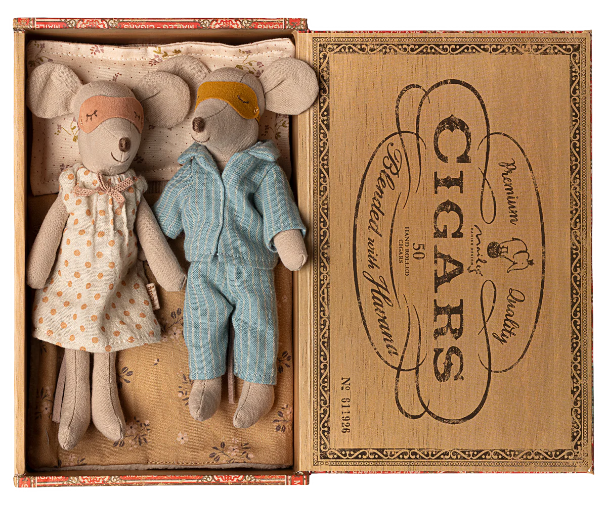Mum + Dad Mice in Cigar Box
