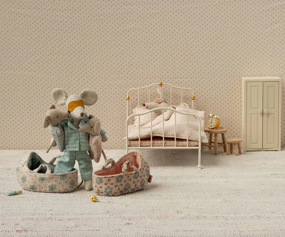 Pre-Order: Mid September - Baby Mouse in Carry Cot - Blue