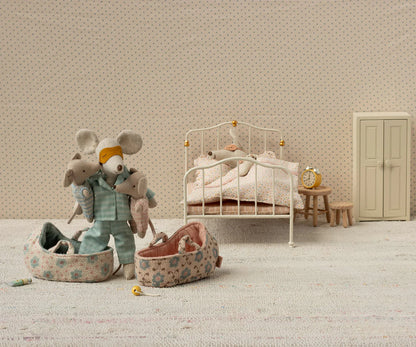 Pre-Order: Mid September - Baby Mouse in Carry Cot - Blue
