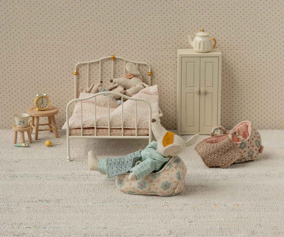 Pre-Order: Late November - Carry Cot for Baby Mouse - Rose