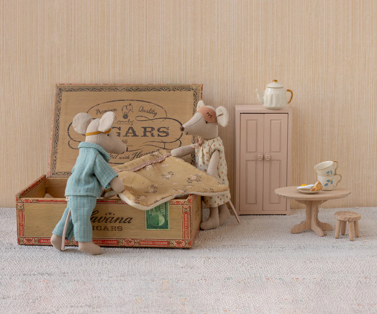 Mum + Dad Mice in Cigar Box