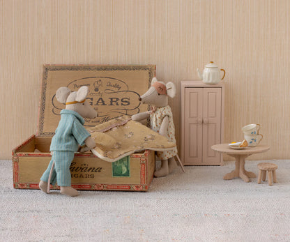 Mum + Dad Mice in Cigar Box