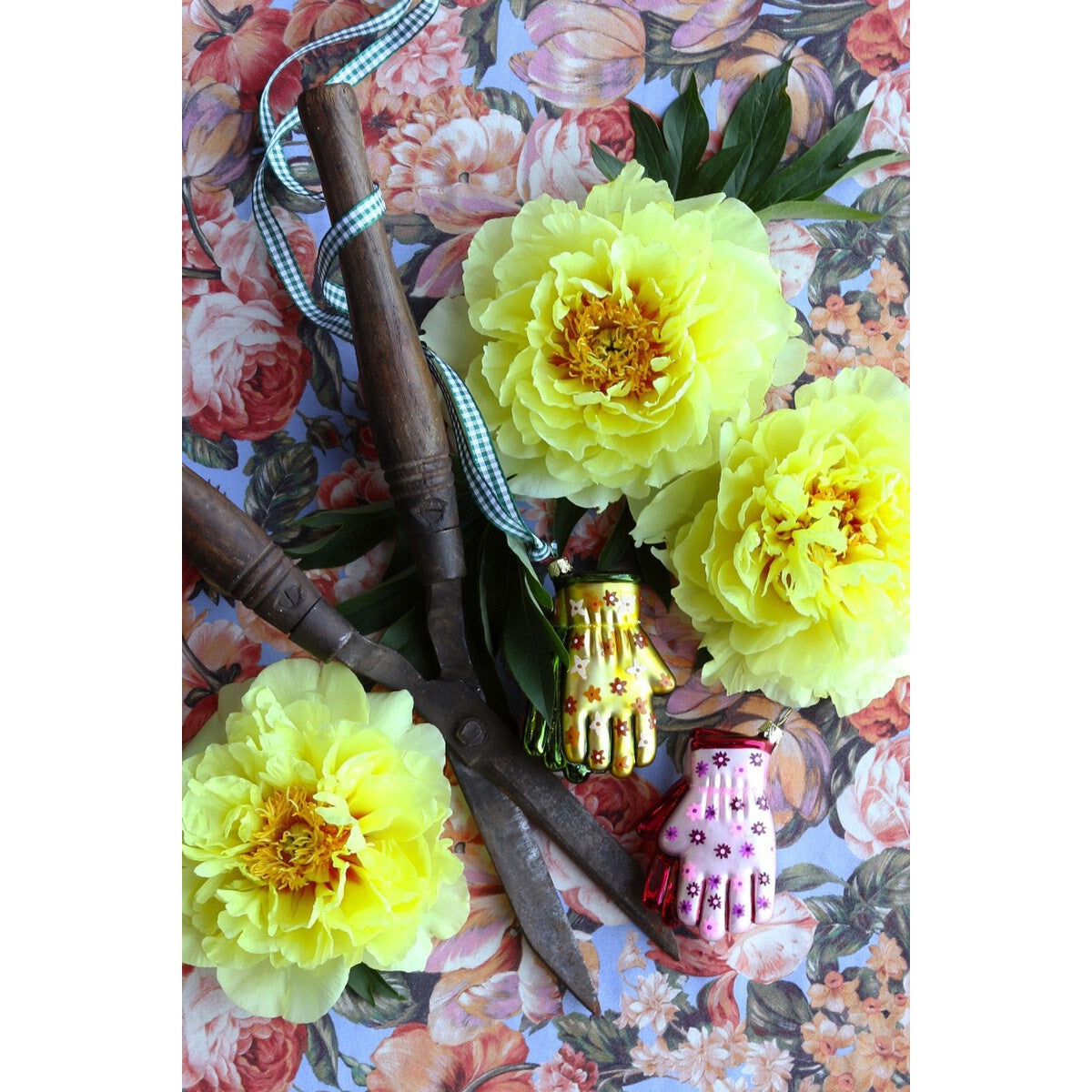 GARDENING GLOVES ORNAMENT - YELLOW