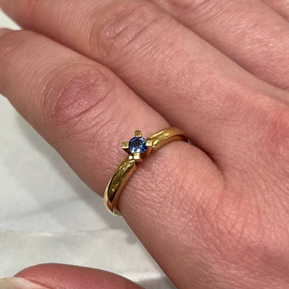 Estate Blue Sapphire + 18ct. Yellow Gold Solitaire Ring - Sz. 7