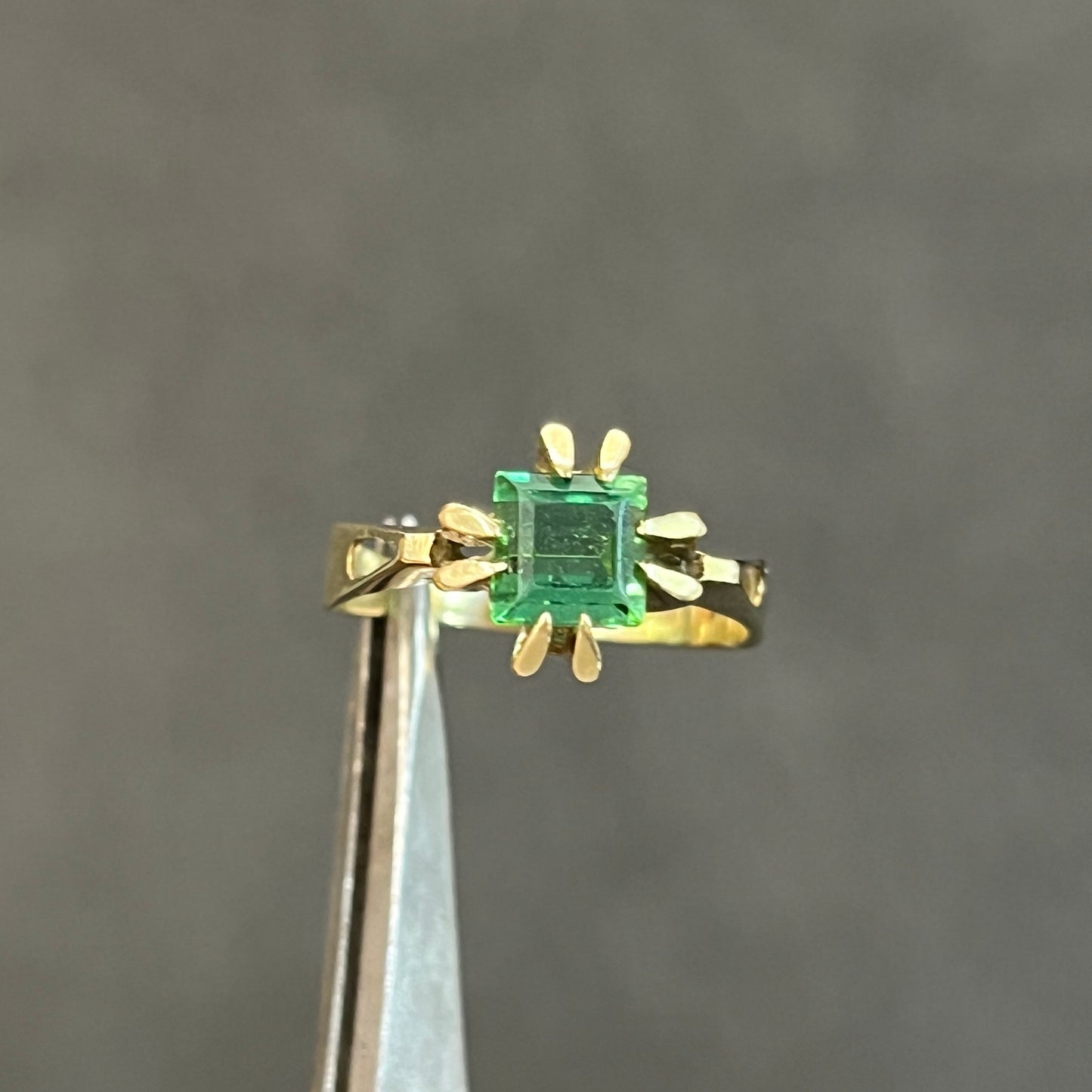 Vintage Retro Green Tourmaline + 14ct Yellow Gold Ring - Sz. 7