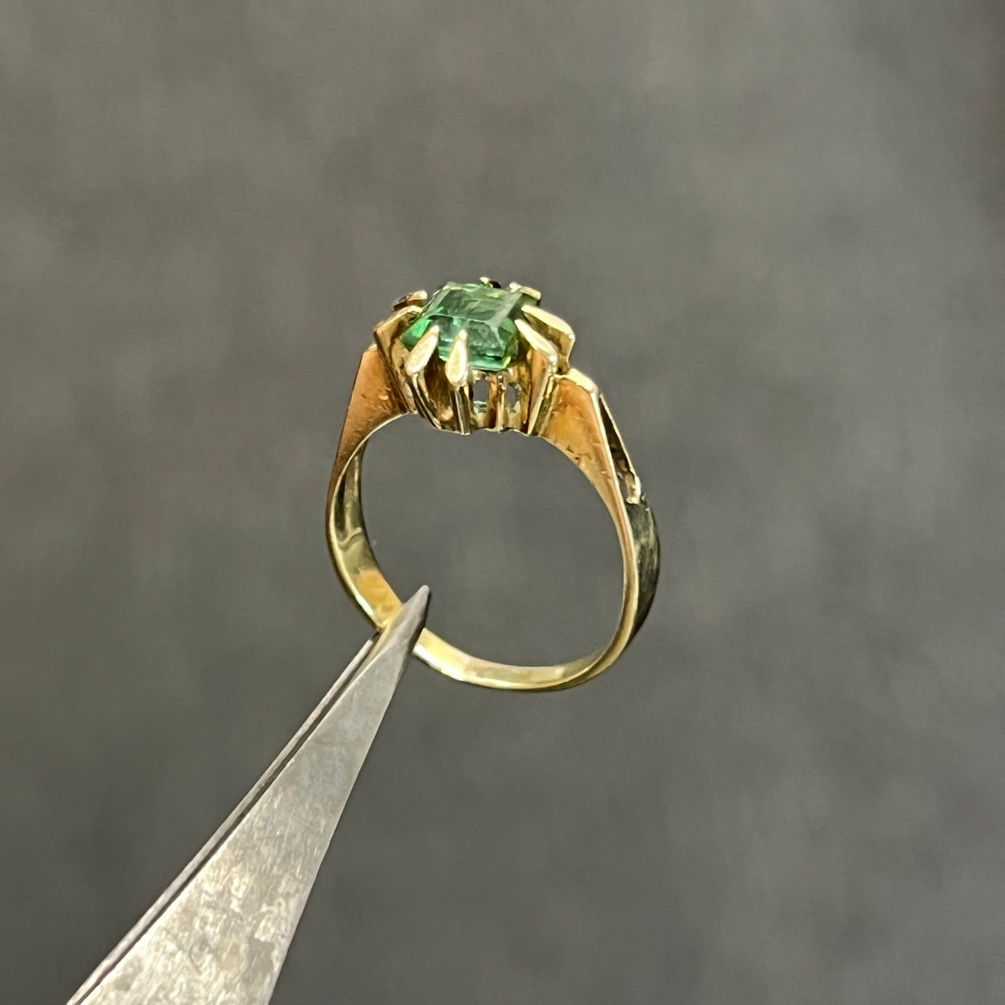 Vintage Retro Green Tourmaline + 14ct Yellow Gold Ring - Sz. 7