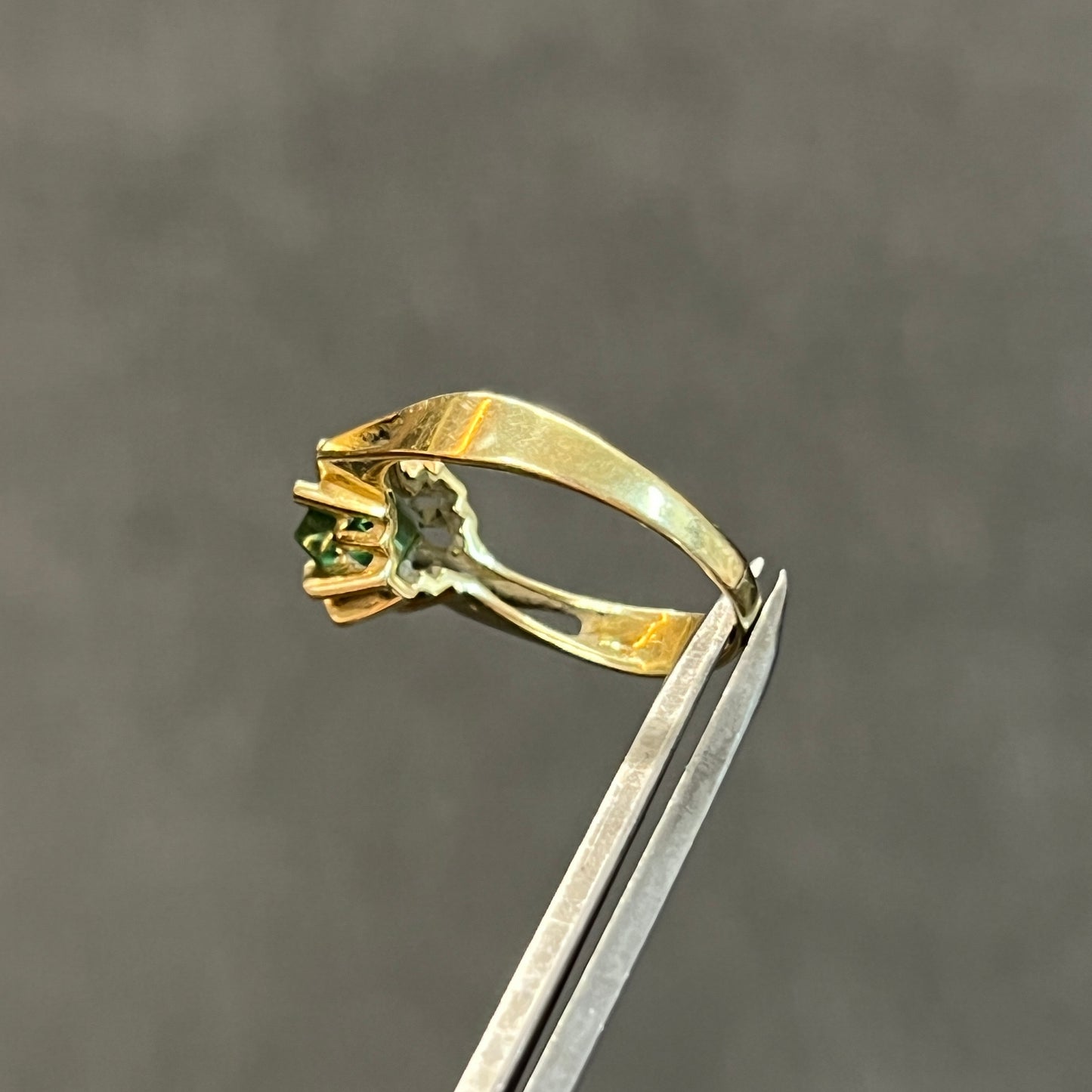 Vintage Retro Green Tourmaline + 14ct Yellow Gold Ring - Sz. 7