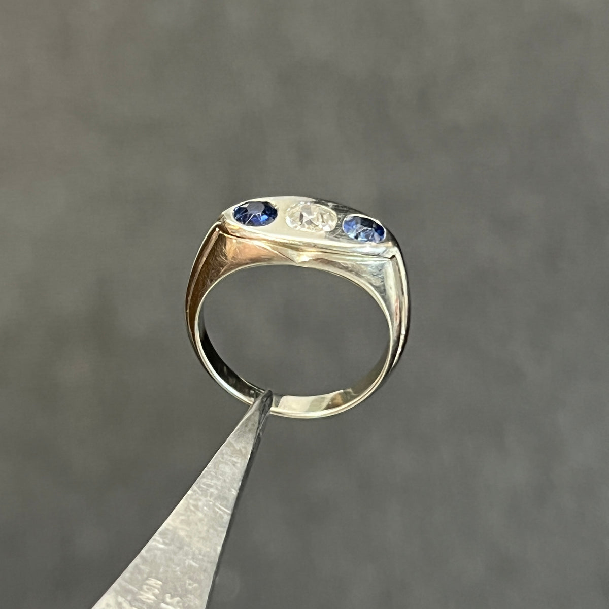 Vintage Art Deco Blue Sapphire + Diamond + 18ct White Gold Ring - Sz. 7.5
