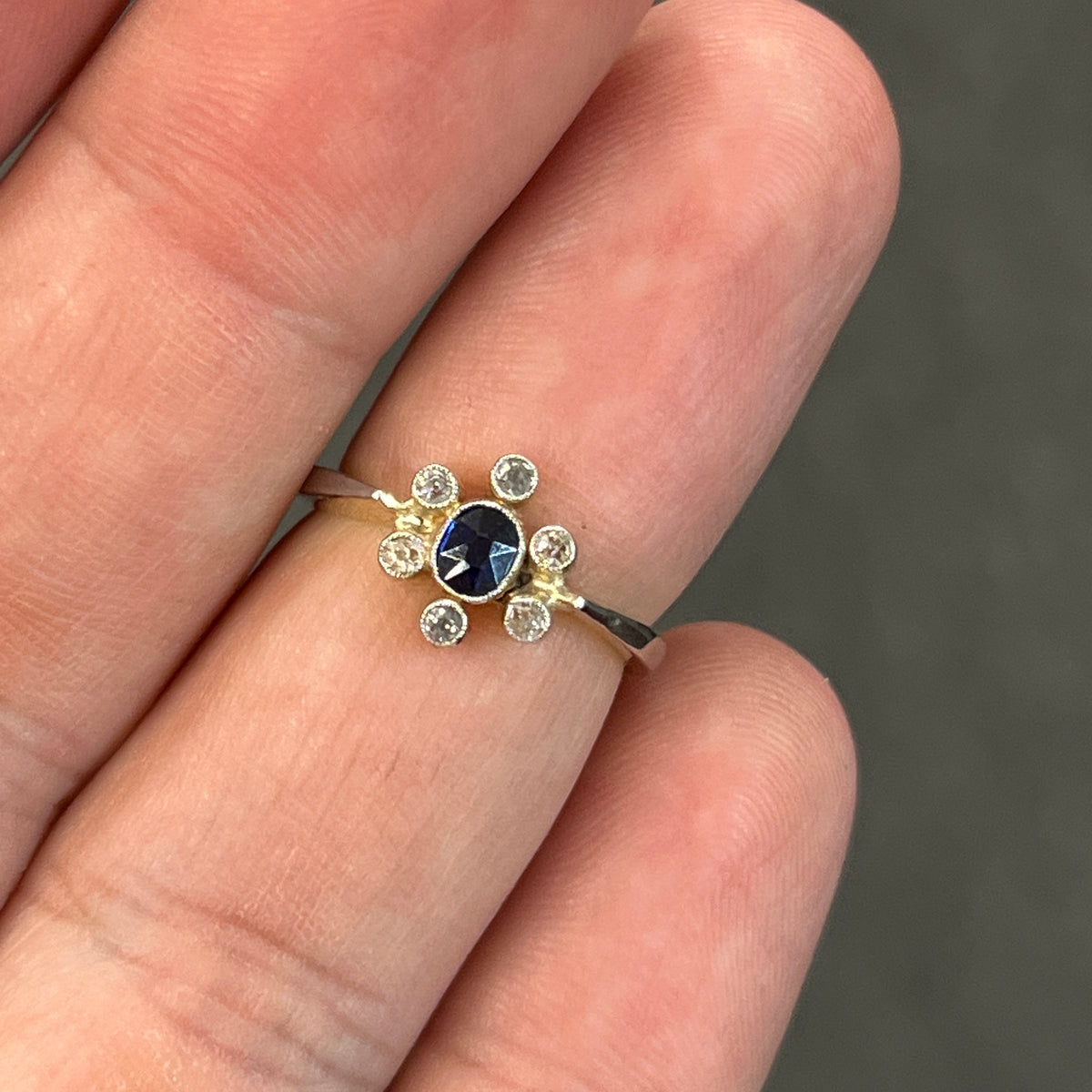 Vintage Art Deco Blue Sapphire + Diamond + 18ct White Gold Daisy Ring - Sz. 4.75