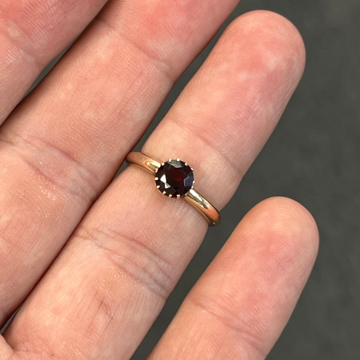 Vintage Garnet + 9ct Rose Gold Solitaire Ring - Sz. 6.75
