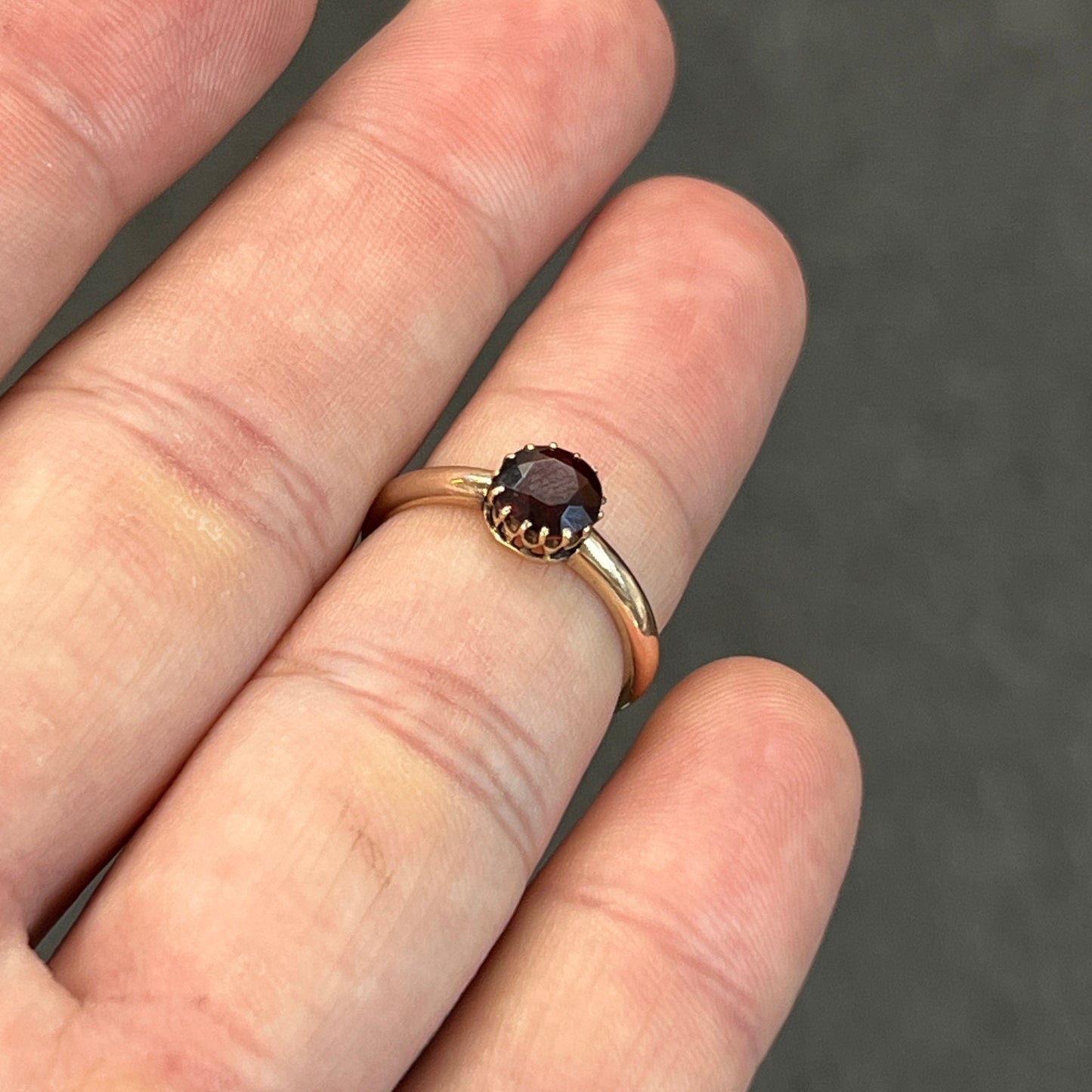 Vintage Garnet + 9ct Rose Gold Solitaire Ring - Sz. 6.75