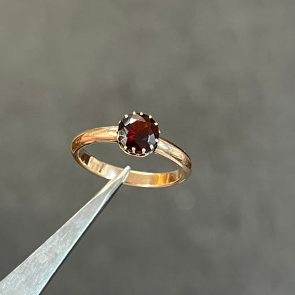 Vintage Garnet + 9ct Rose Gold Solitaire Ring - Sz. 6.75