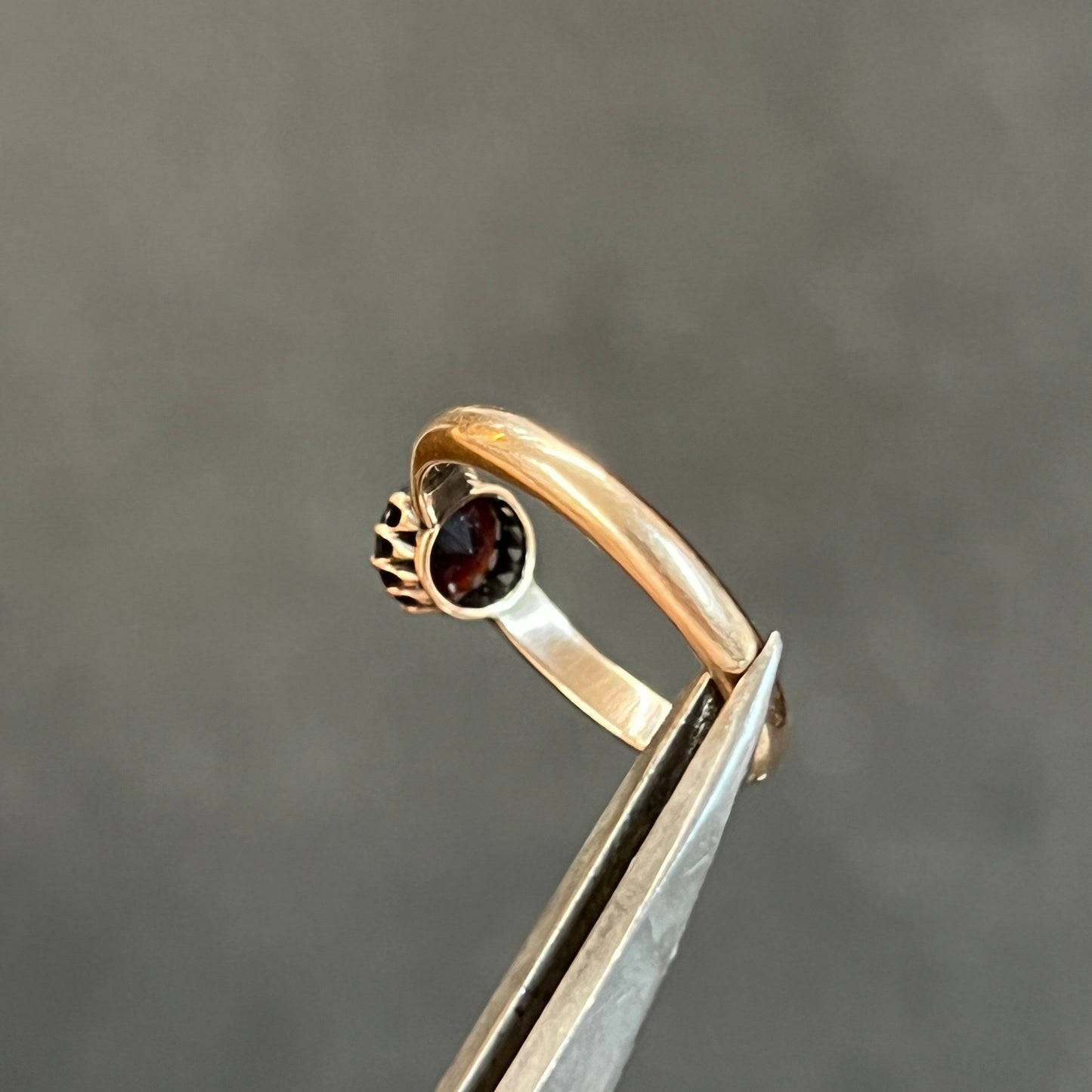 Vintage Garnet + 9ct Rose Gold Solitaire Ring - Sz. 6.75