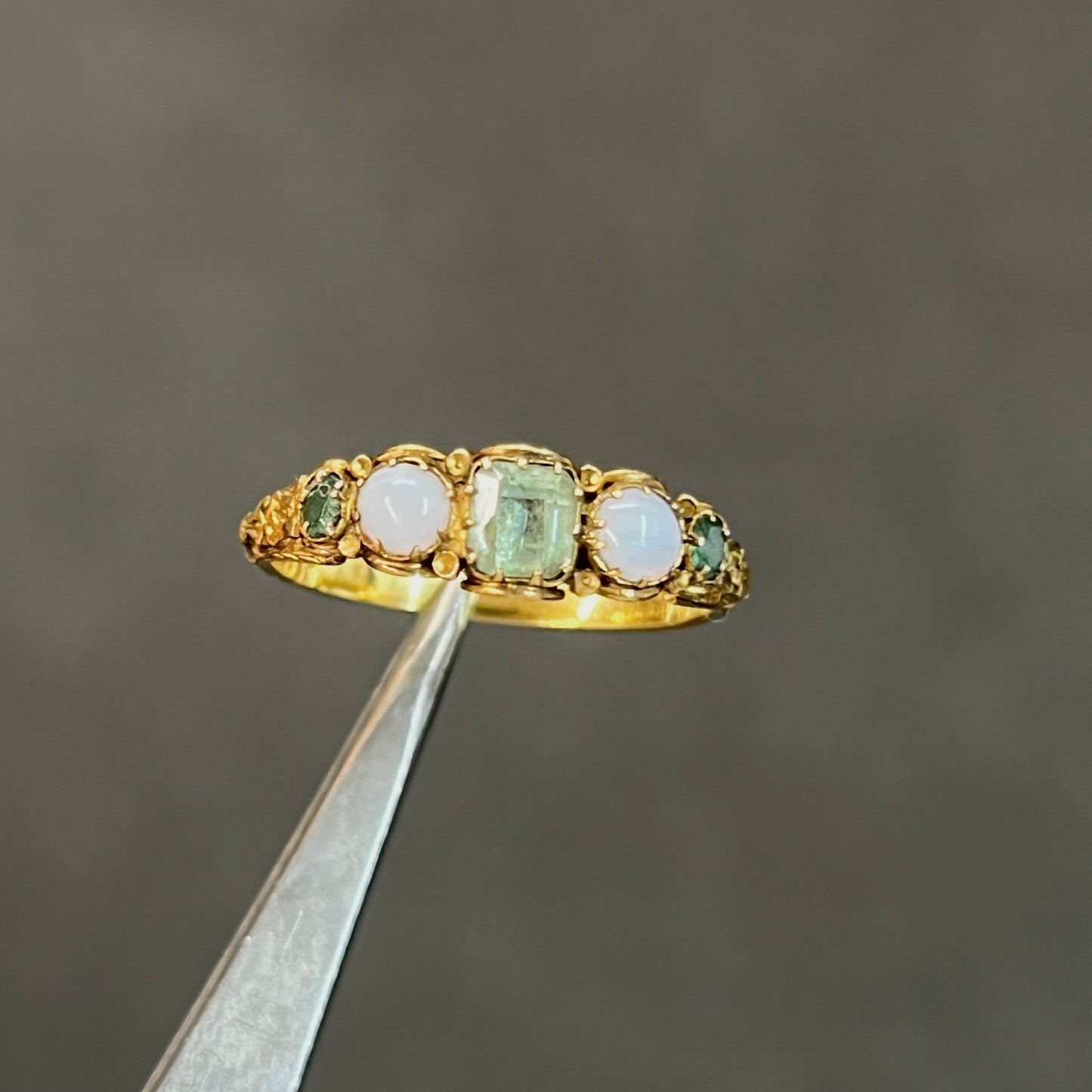 Antique Victorian Green Chrysoprase + Opal + 18ct Yellow Gold Ring - Sz. 6.75