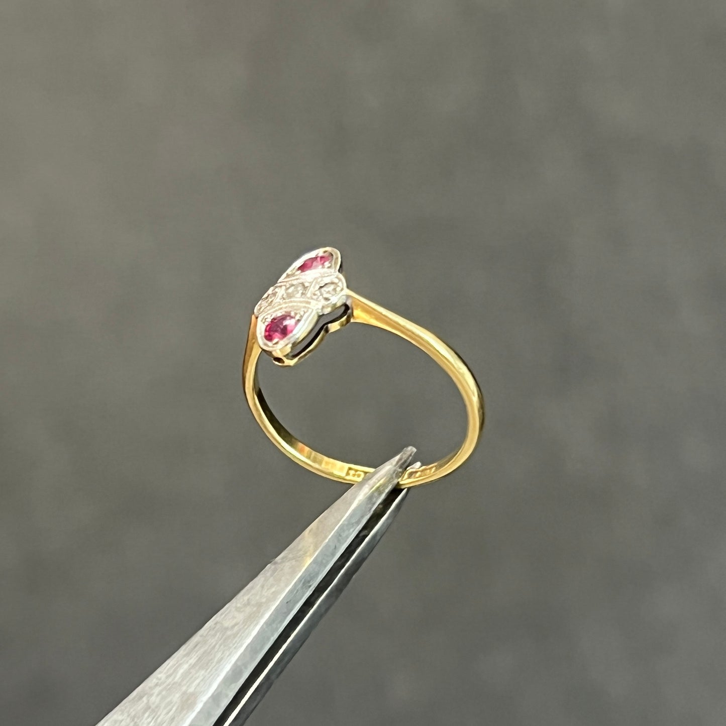 Vintage Art Deco Ruby + Diamond + 18ct Yellow Gold Ring - Sz. 6.5