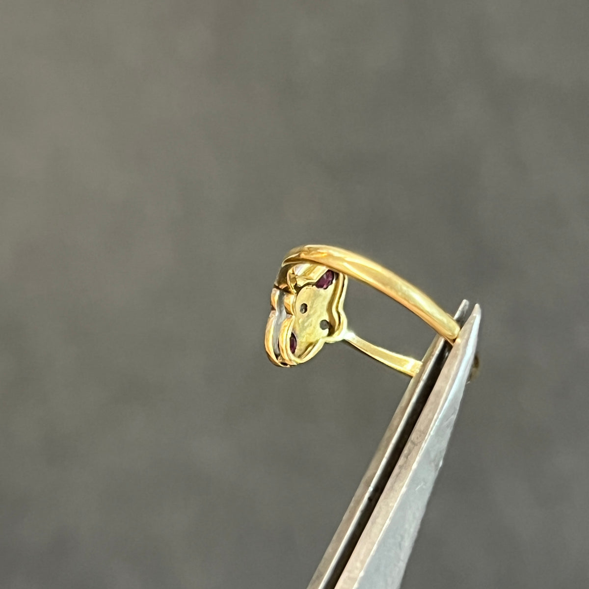 Vintage Art Deco Ruby + Diamond + 18ct Yellow Gold Ring - Sz. 6.5