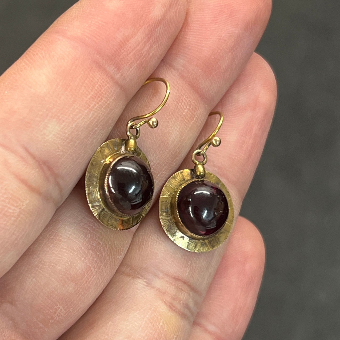 Antique Art Deco Cabochon Garnet + 14ct Yellow Gold Disc Earrings