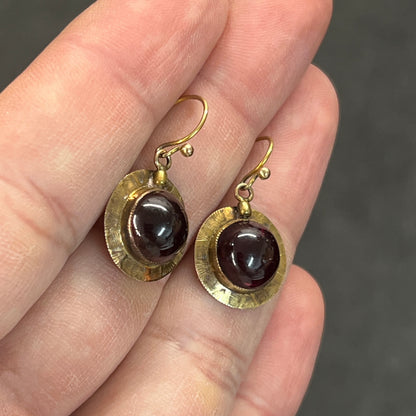 Antique Art Deco Cabochon Garnet + 14ct Yellow Gold Disc Earrings
