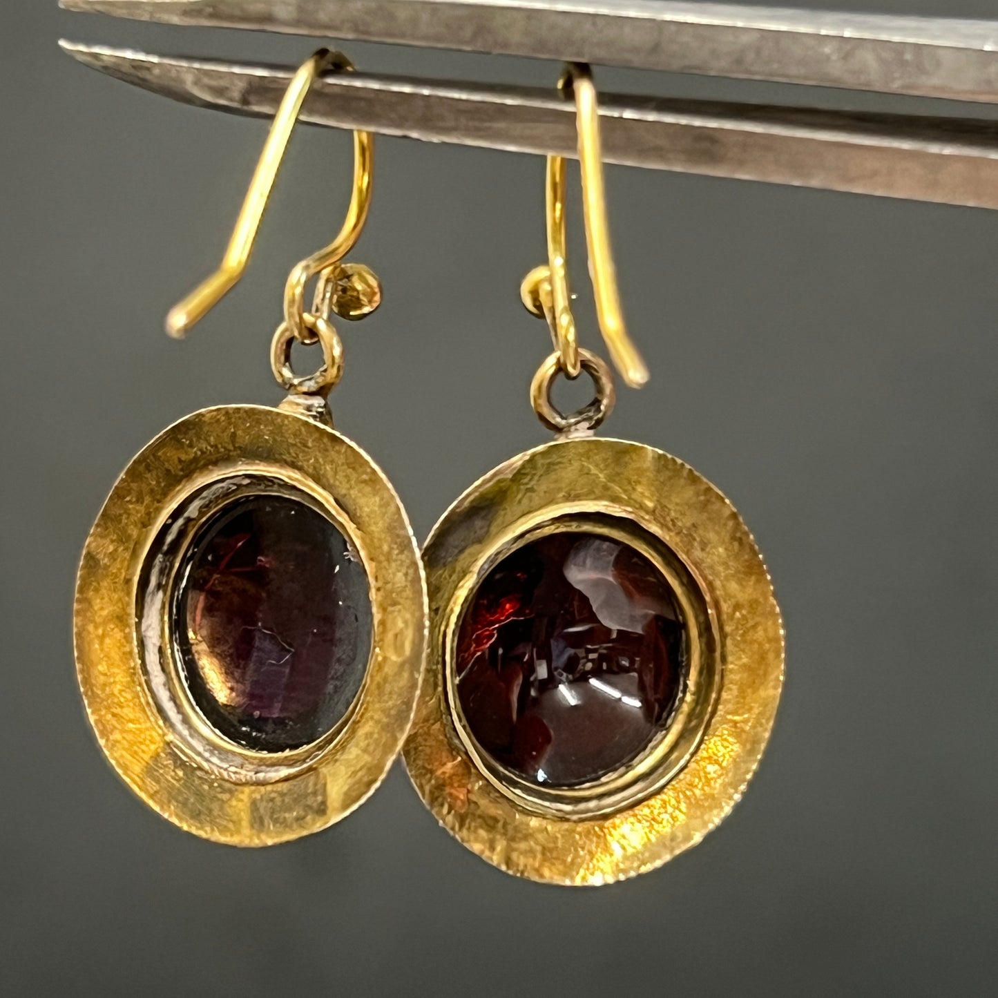 Antique Art Deco Cabochon Garnet + 14ct Yellow Gold Disc Earrings