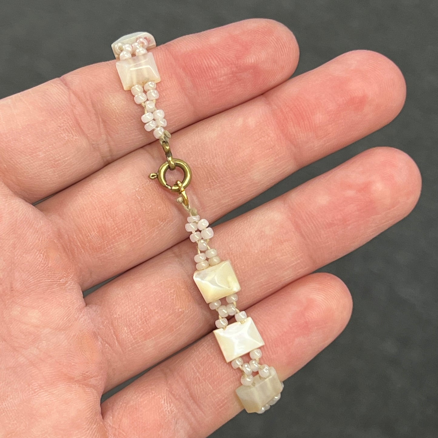 Vintage Retro Mother of Pearl Bracelet - 7.25"L