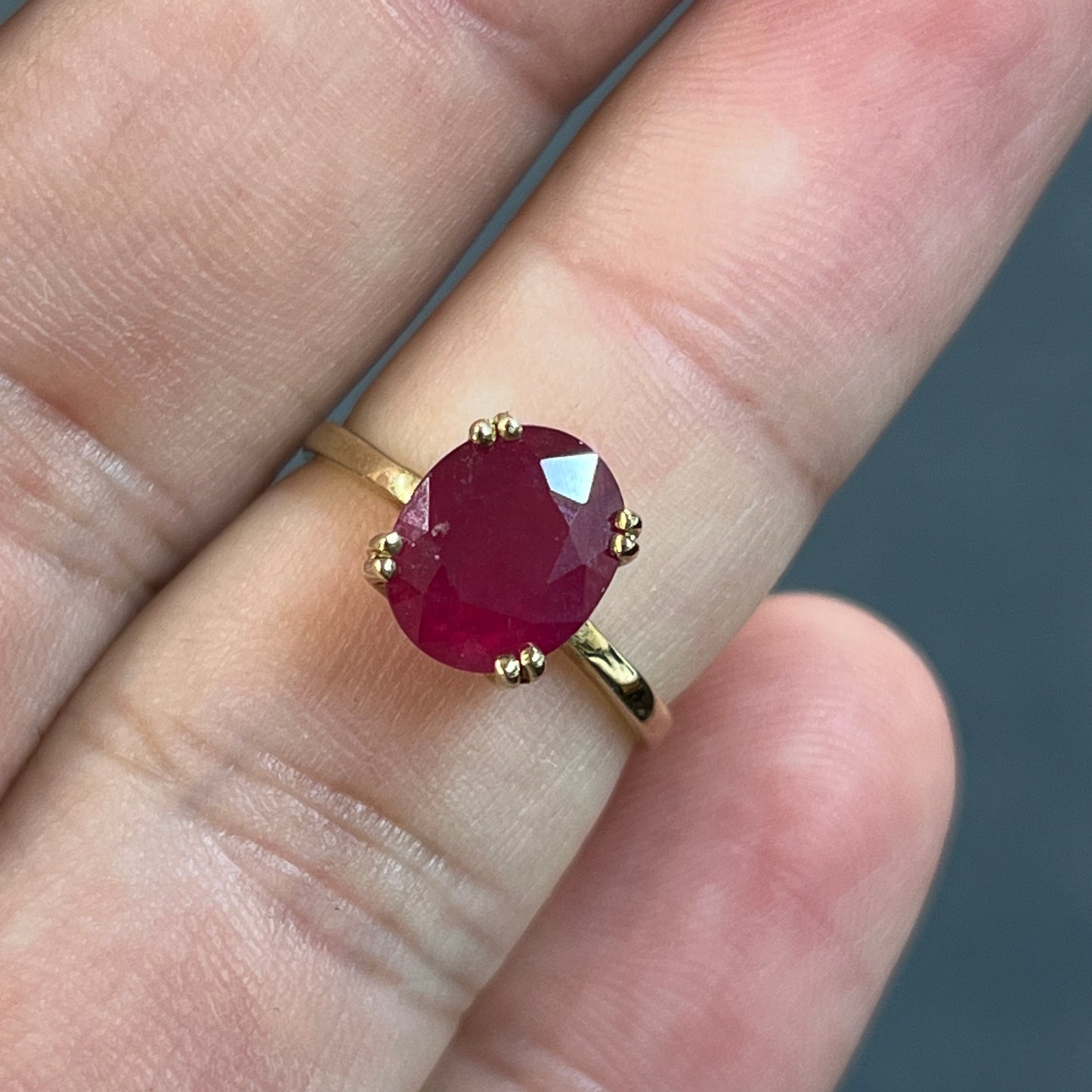 Estate Ruby + 9k Yellow Gold Solitaire Ring - Sz 6.75