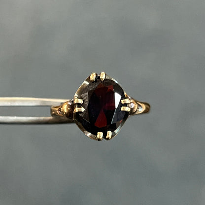 Vintage Garnet + 9k Yellow Gold Buttercup Ring - Sz 5.5