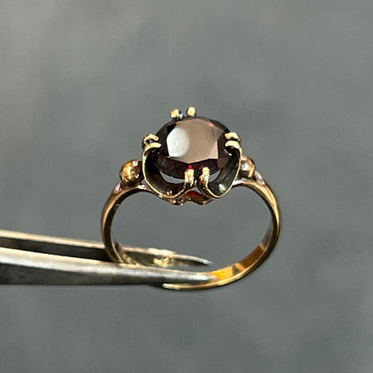 Vintage Garnet + 9k Yellow Gold Buttercup Ring - Sz 5.5