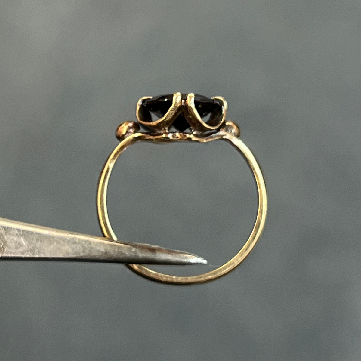Vintage Garnet + 9k Yellow Gold Buttercup Ring - Sz 5.5