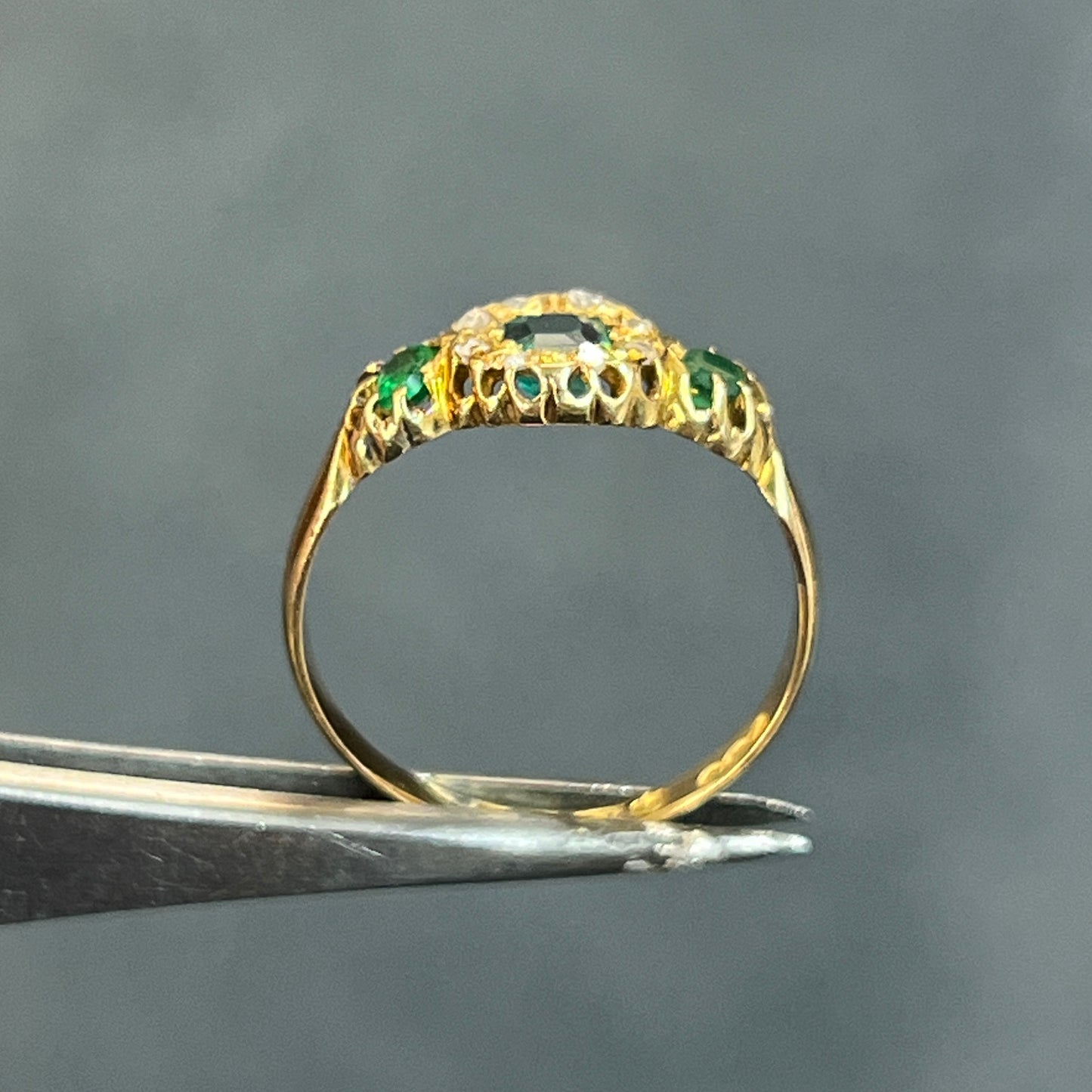 Antique Victorian Emerald + Diamond + 18k Yellow Gold Ring - Sz 7.25