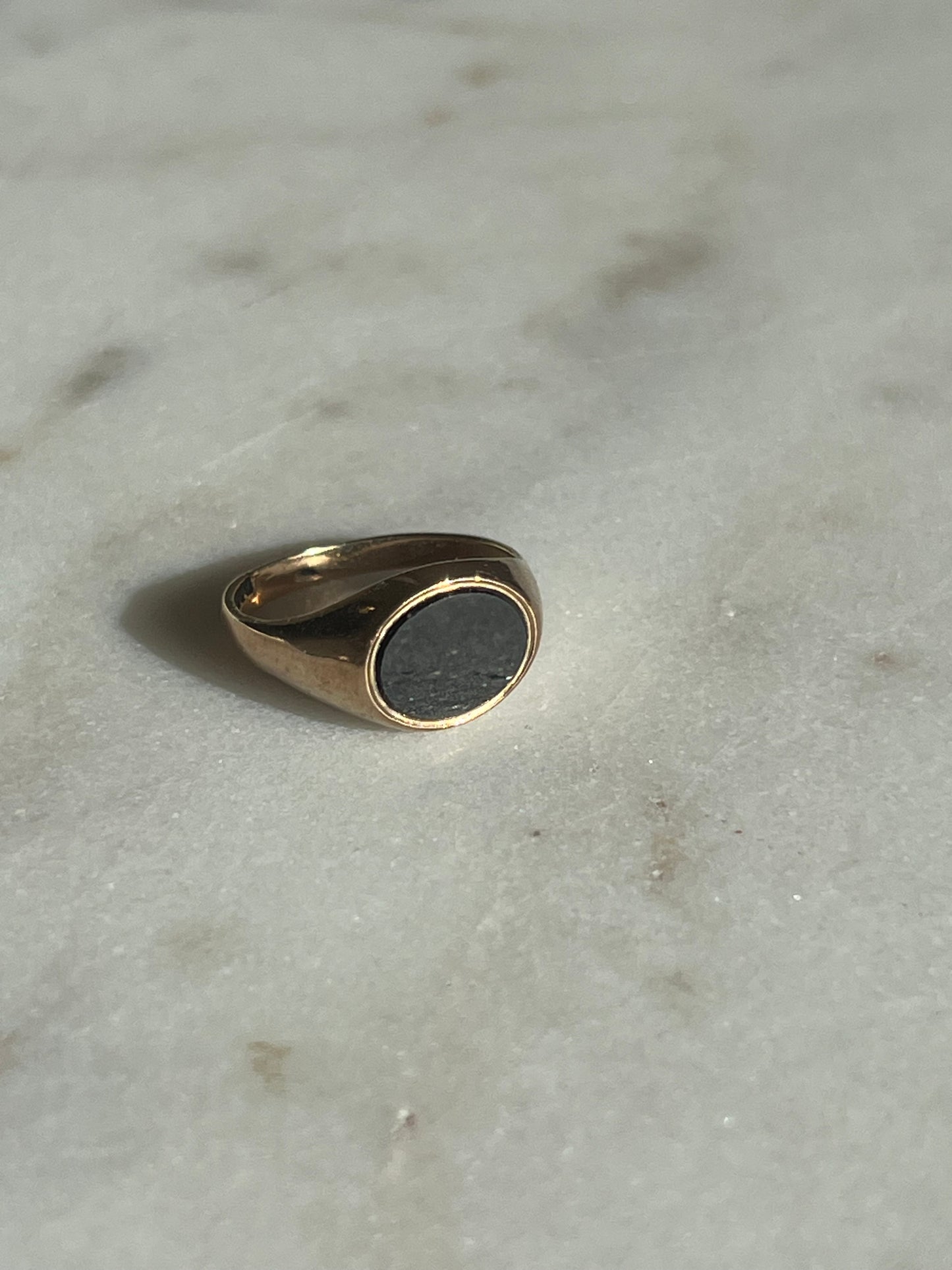 Vintage Black Onyx East-West 9ct. Yellow Gold Signet Ring - Sz. 6.5