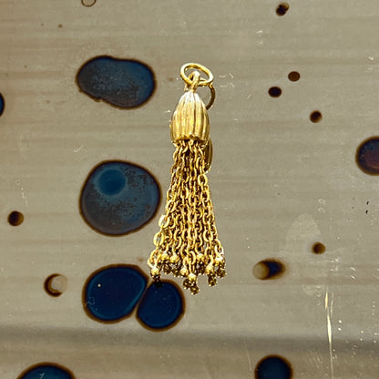 Vintage 18k Yellow Gold Tassel Pendant