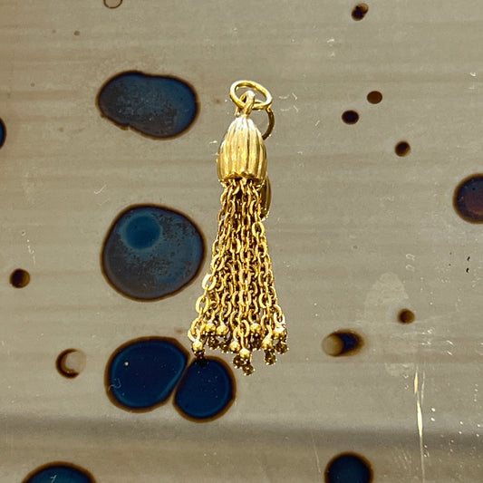 Vintage 18k Yellow Gold Tassel Pendant